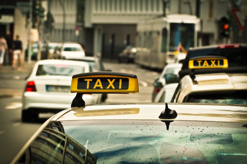 taxis-ST LEGER-min_road-traffic-car-glass-driving-city-583084-pxhere.com